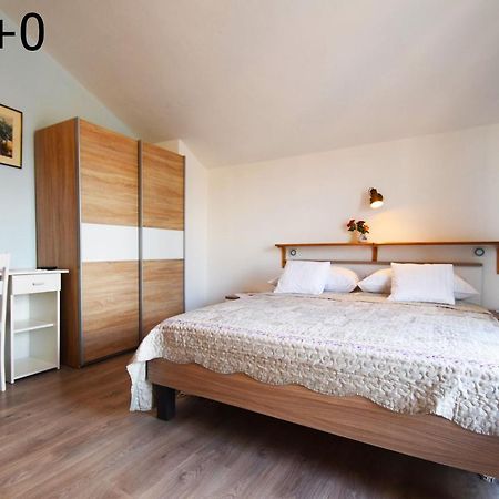 Apartments Mira Starigrad Paklenica Eksteriør billede