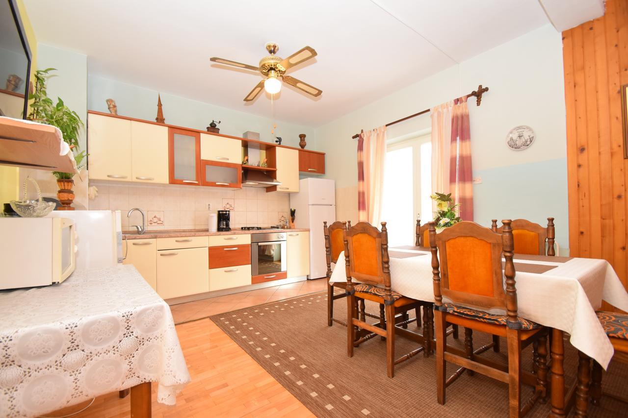Apartments Mira Starigrad Paklenica Værelse billede