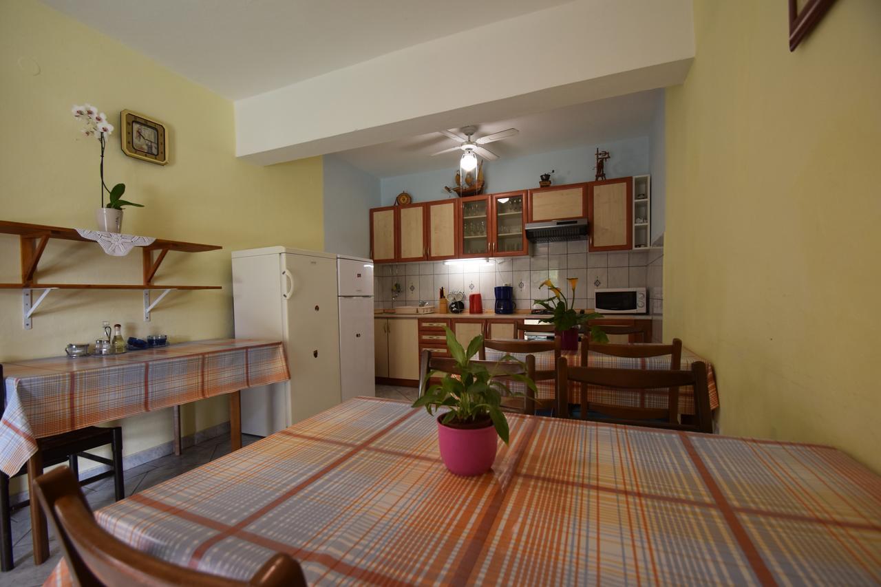 Apartments Mira Starigrad Paklenica Eksteriør billede