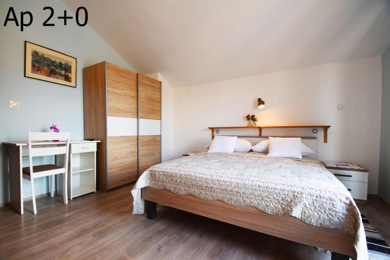 Apartments Mira Starigrad Paklenica Eksteriør billede