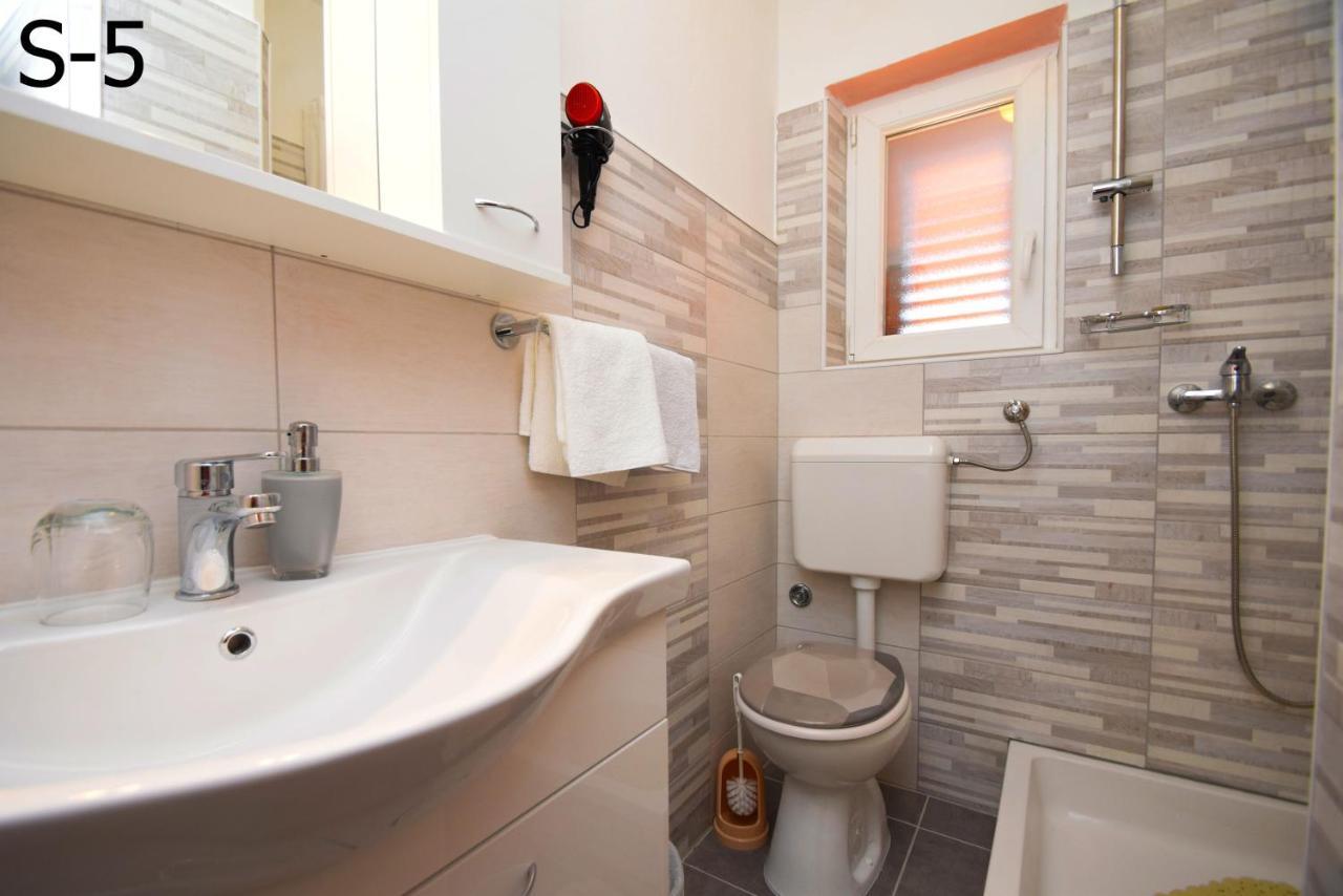 Apartments Mira Starigrad Paklenica Eksteriør billede