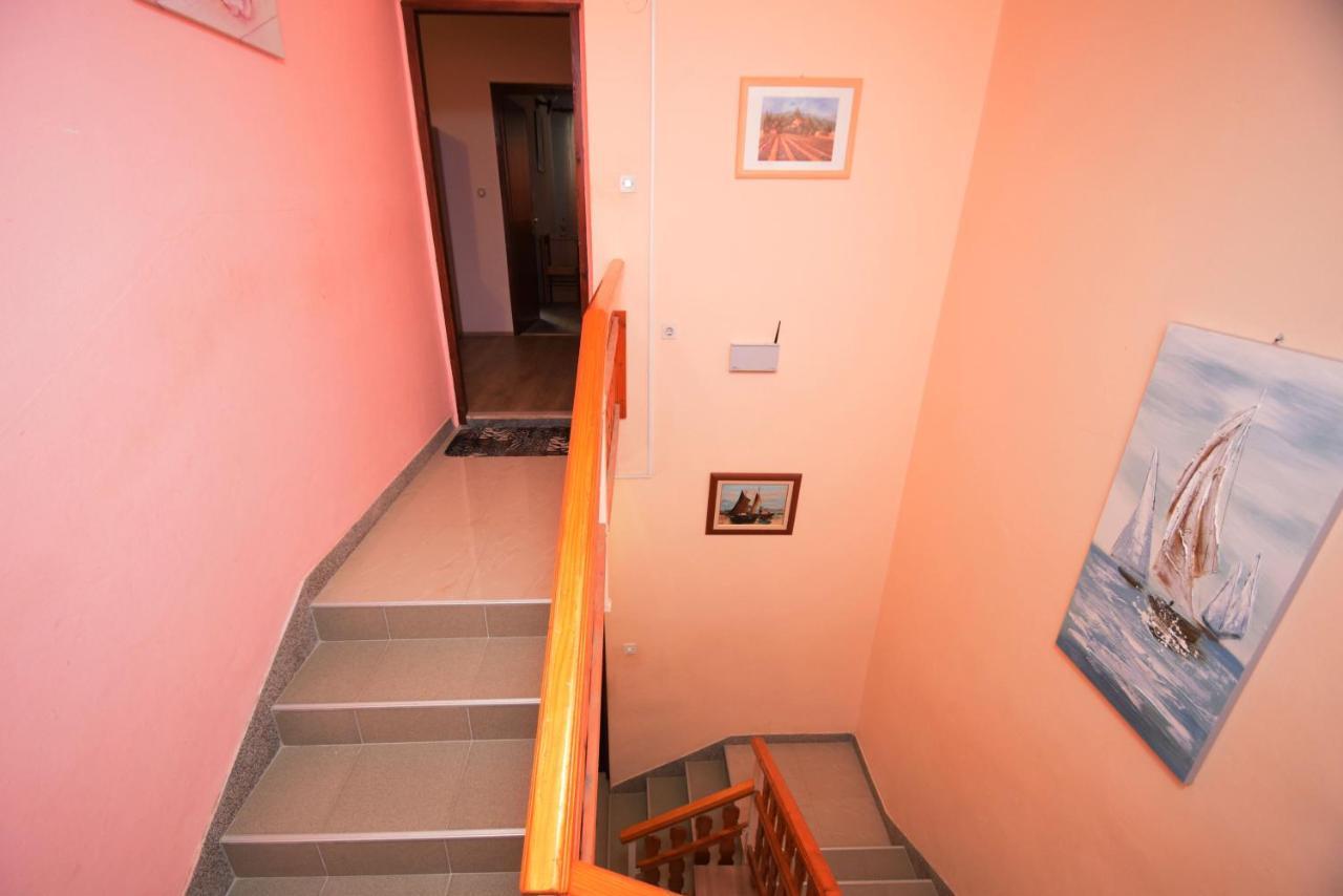 Apartments Mira Starigrad Paklenica Eksteriør billede