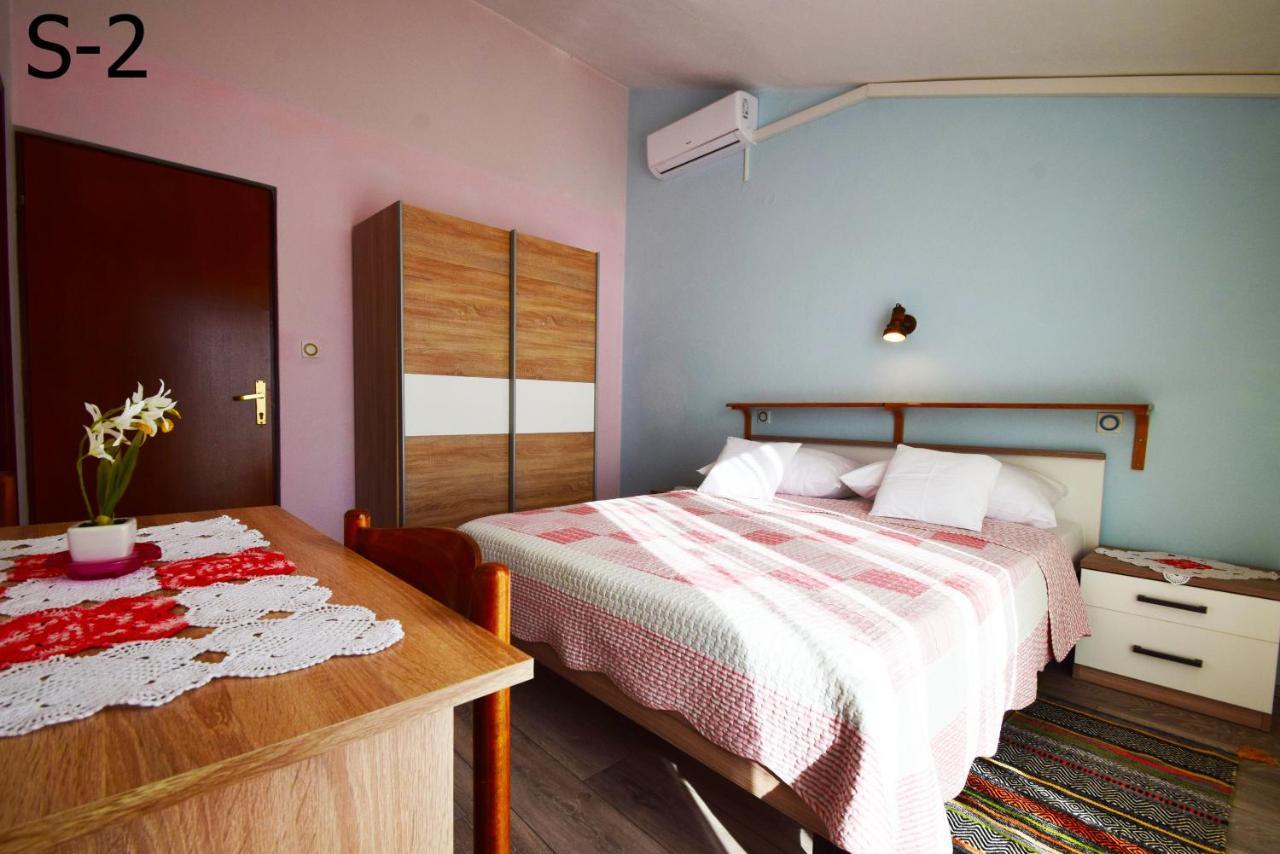 Apartments Mira Starigrad Paklenica Eksteriør billede