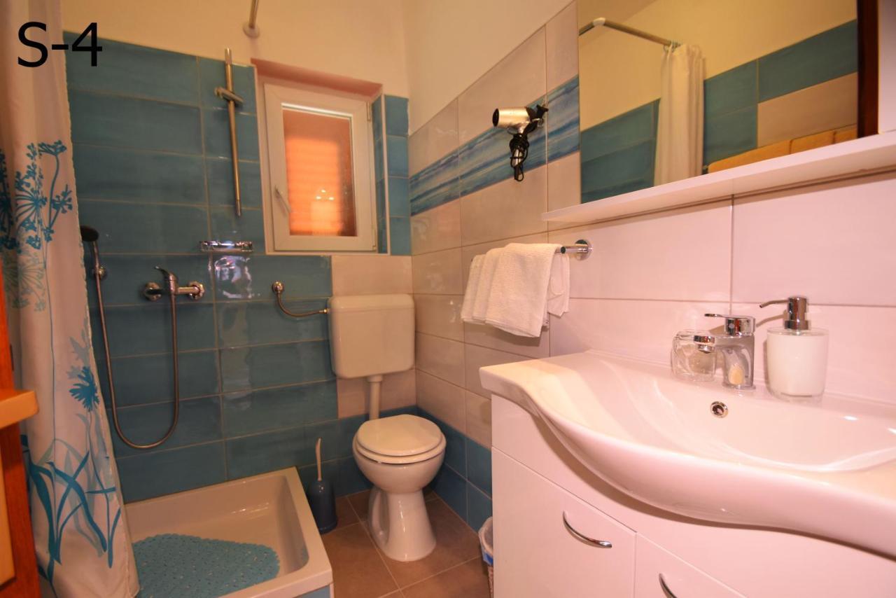 Apartments Mira Starigrad Paklenica Eksteriør billede