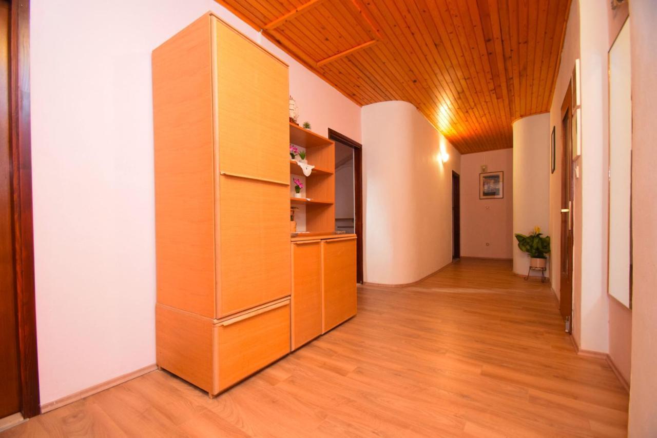 Apartments Mira Starigrad Paklenica Eksteriør billede