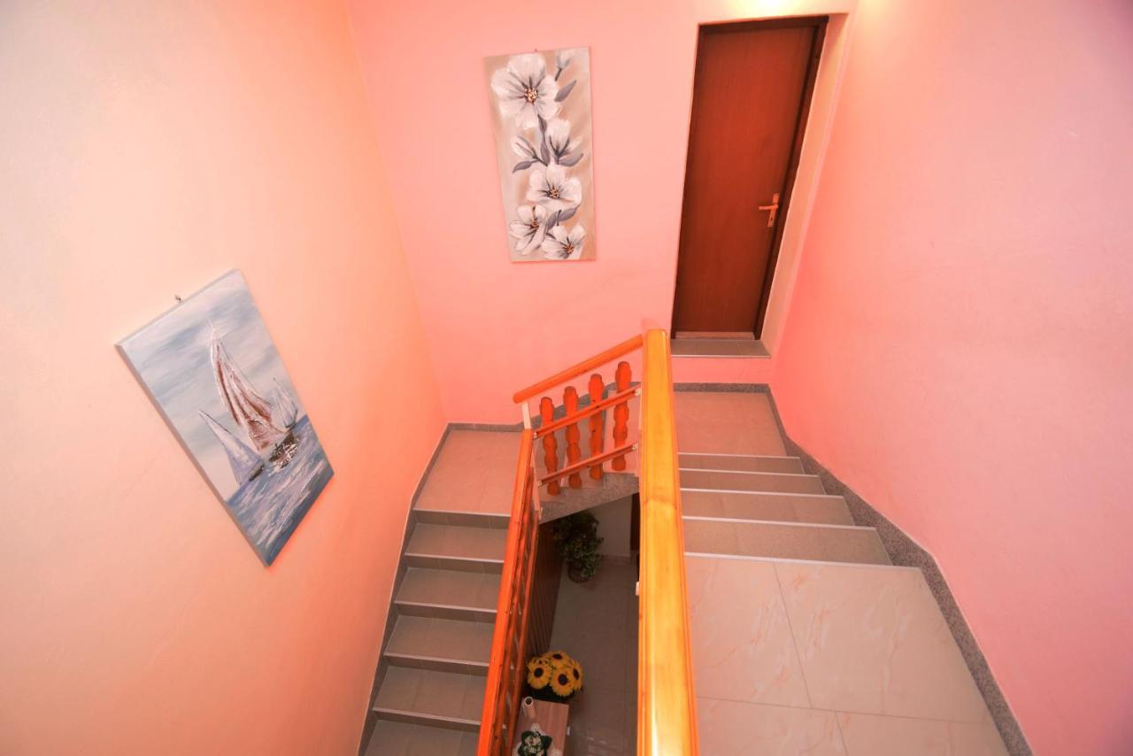 Apartments Mira Starigrad Paklenica Eksteriør billede